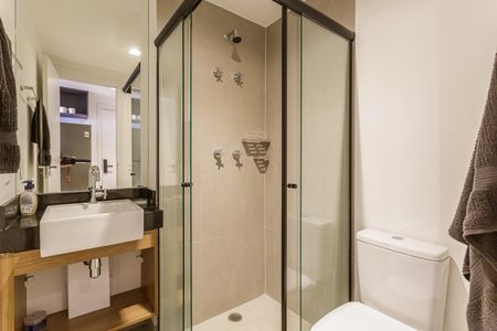 Banheiro de kitnet/studio para alugar com 1 quarto, 35m² em Vila Olímpia, São Paulo