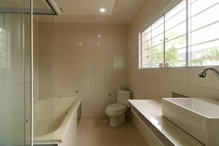 Casa para alugar com 398m², 3 quartos e 2 vagasBanheiro da Suíte 2