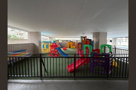 Apartamento à venda com 180m², 4 quartos e 2 vagas Apartamento à venda com 180m², 4 quartos e 2 vagasÁrea comum - Playground