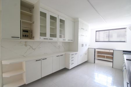 Apartamento à venda com 180m², 4 quartos e 2 vagasCozinha