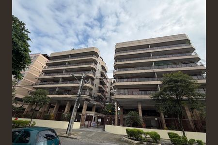 Apartamento à venda com 180m², 4 quartos e 2 vagas Apartamento à venda com 180m², 4 quartos e 2 vagasFachada