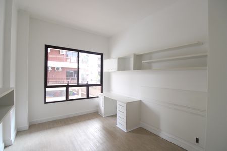 Apartamento à venda com 180m², 4 quartos e 2 vagasQuarto 1