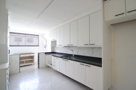Apartamento à venda com 180m², 4 quartos e 2 vagasCozinha