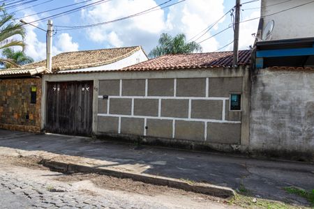 Casa para alugar com 250m², 2 quartos e 3 vagas Casa para alugar com 250m², 2 quartos e 3 vagasFachada