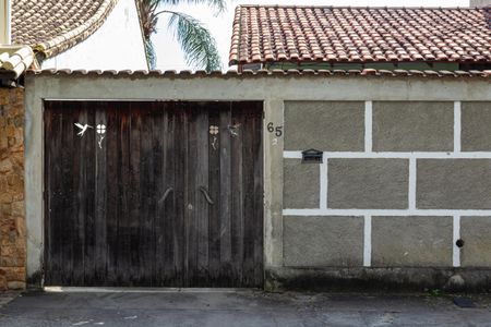 Casa para alugar com 250m², 2 quartos e 3 vagas Casa para alugar com 250m², 2 quartos e 3 vagasFachada