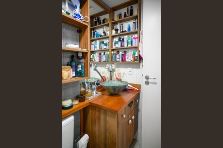 Apartamento à venda com 82m², 2 quartos e 2 vagasBanheiro Quarto 2 - Suite