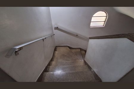 Apartamento à venda com 76m², 3 quartos e 2 vagas Apartamento à venda com 76m², 3 quartos e 2 vagasEscada