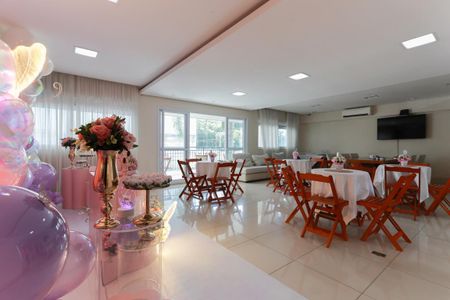 Apartamento à venda com 105m², 2 quartos e 2 vagas Apartamento à venda com 105m², 2 quartos e 2 vagasÁrea comum - Salão de festas