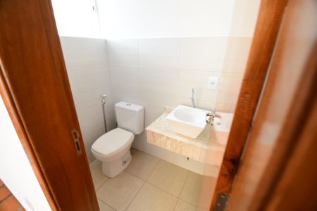 Casa de condomínio à venda com 160m², 3 quartos e 2 vagasLavabo