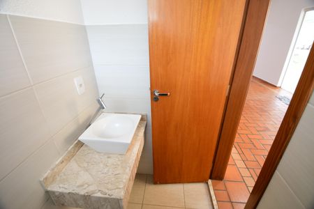 Casa de condomínio à venda com 160m², 3 quartos e 2 vagasLavabo