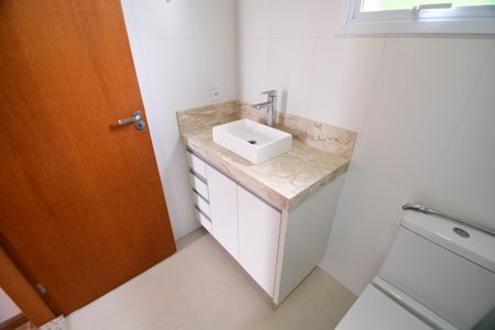 Casa de condomínio à venda com 160m², 3 quartos e 2 vagasBanheiro Suíte