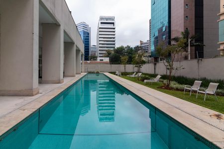 Studio à venda com 32m², 1 quarto e 1 vaga Studio à venda com 32m², 1 quarto e 1 vagaÁrea comum - Piscina