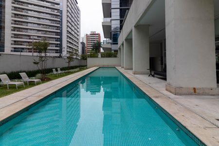 Studio à venda com 32m², 1 quarto e 1 vaga Studio à venda com 32m², 1 quarto e 1 vagaÁrea comum - Piscina