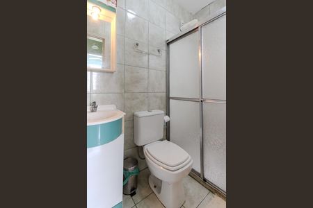 Banheiro de kitnet/studio para alugar com 1 quarto, 35m² em Cristal, Porto Alegre