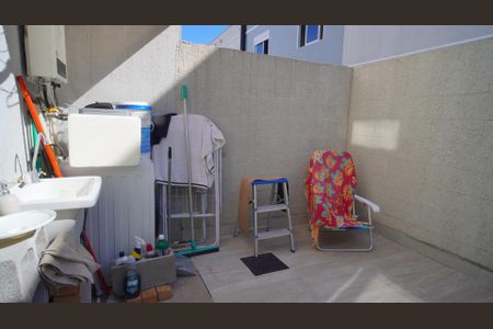 Casa de condomínio para alugar com 60m², 2 quartos e 1 vaga Casa de condomínio para alugar com 60m², 2 quartos e 1 vagaLavanderia e pátio fundos