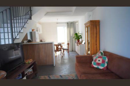 Sala  de casa para alugar com 2 quartos, 60m² em Campo Novo, Porto Alegre