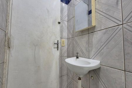 Casa à venda com 170m², 5 quartos e sem vaga Casa à venda com 170m², 5 quartos e sem vagaBanheiro