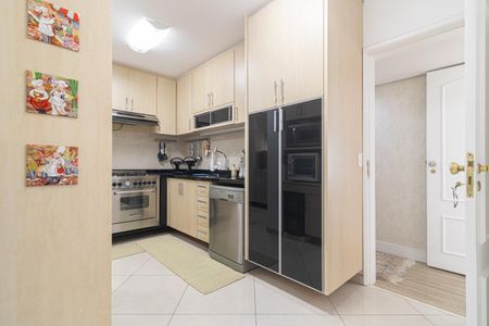 Apartamento à venda com 207m², 4 quartos e 3 vagas Apartamento à venda com 207m², 4 quartos e 3 vagasCozinha