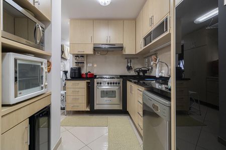 Apartamento à venda com 207m², 4 quartos e 3 vagas Apartamento à venda com 207m², 4 quartos e 3 vagasCozinha