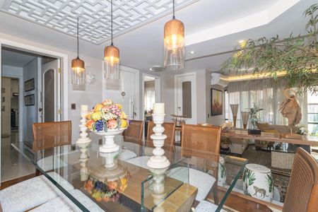 Apartamento à venda com 207m², 4 quartos e 3 vagas Apartamento à venda com 207m², 4 quartos e 3 vagasSala de Jantar