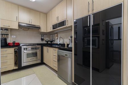 Apartamento à venda com 207m², 4 quartos e 3 vagas Apartamento à venda com 207m², 4 quartos e 3 vagasCozinha