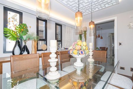 Apartamento à venda com 207m², 4 quartos e 3 vagas Apartamento à venda com 207m², 4 quartos e 3 vagasSala de Jantar