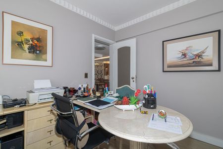 Apartamento à venda com 207m², 4 quartos e 3 vagas Apartamento à venda com 207m², 4 quartos e 3 vagasEscritório