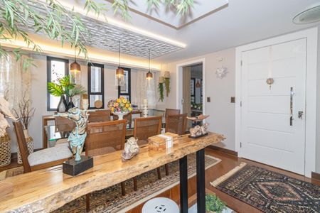Apartamento à venda com 207m², 4 quartos e 3 vagas Apartamento à venda com 207m², 4 quartos e 3 vagasSala de Jantar