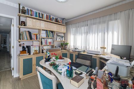 Apartamento à venda com 207m², 4 quartos e 3 vagas Apartamento à venda com 207m², 4 quartos e 3 vagasEscritório