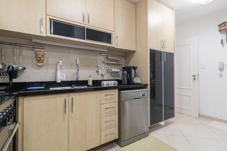 Apartamento à venda com 207m², 4 quartos e 3 vagas Apartamento à venda com 207m², 4 quartos e 3 vagasCozinha