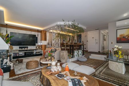 Apartamento à venda com 207m², 4 quartos e 3 vagas Apartamento à venda com 207m², 4 quartos e 3 vagasSala