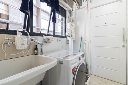 Apartamento à venda com 207m², 4 quartos e 3 vagas Apartamento à venda com 207m², 4 quartos e 3 vagasÁrea de Serviço