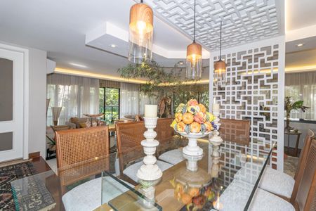 Apartamento à venda com 207m², 4 quartos e 3 vagas Apartamento à venda com 207m², 4 quartos e 3 vagasSala de Jantar
