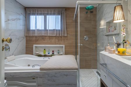 Apartamento à venda com 207m², 4 quartos e 3 vagas Apartamento à venda com 207m², 4 quartos e 3 vagasBanheiro da Suíte 1