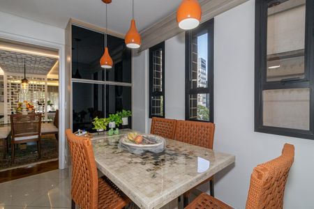 Apartamento à venda com 207m², 4 quartos e 3 vagas Apartamento à venda com 207m², 4 quartos e 3 vagasCopa