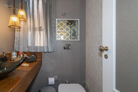 Apartamento à venda com 207m², 4 quartos e 3 vagas Apartamento à venda com 207m², 4 quartos e 3 vagasLavabo