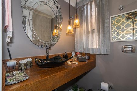Apartamento à venda com 207m², 4 quartos e 3 vagas Apartamento à venda com 207m², 4 quartos e 3 vagasLavabo
