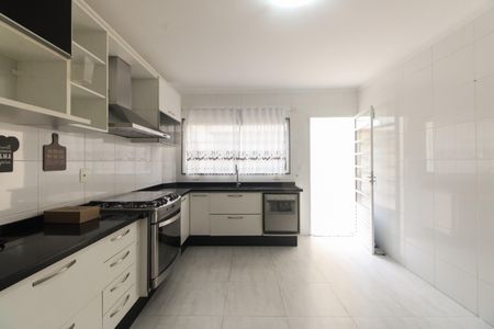 Casa para alugar com 135m², 3 quartos e 2 vagasCozinha 