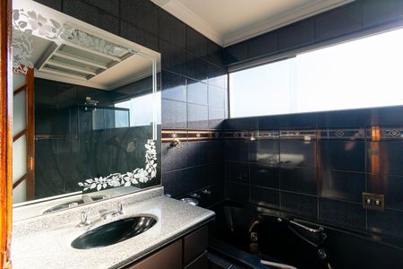 Casa à venda com 240m², 3 quartos e 6 vagasBanheiro da Suíte