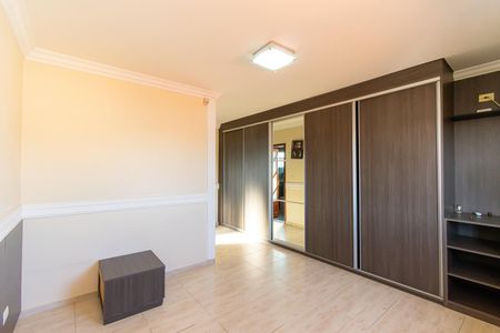 Casa à venda com 240m², 3 quartos e 6 vagasSuíte