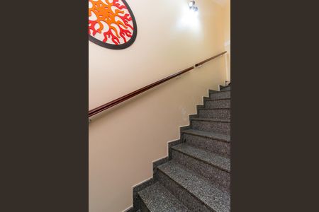 Casa à venda com 240m², 3 quartos e 6 vagasEscada