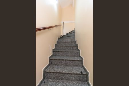 Casa à venda com 240m², 3 quartos e 6 vagasEscada