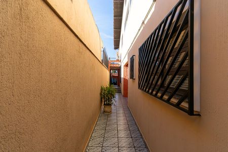 Casa à venda com 240m², 3 quartos e 6 vagasCorredor Externo