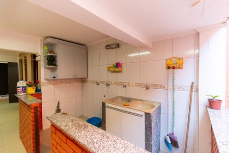 Casa à venda com 240m², 3 quartos e 6 vagasÁrea de Serviço