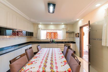 Casa à venda com 240m², 3 quartos e 6 vagasCozinha