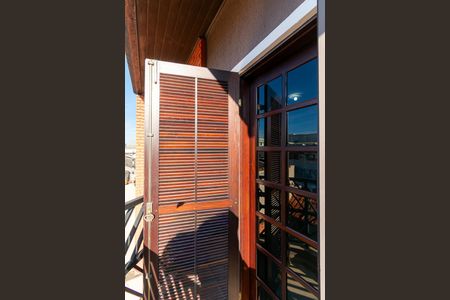 Casa à venda com 240m², 3 quartos e 6 vagasQuarto 1 - Varanda