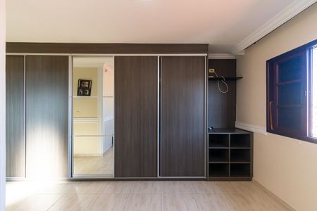 Casa à venda com 240m², 3 quartos e 6 vagasSuíte
