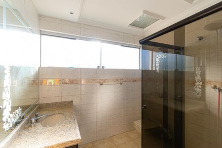 Casa à venda com 240m², 3 quartos e 6 vagasBanheiro 2
