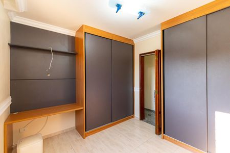 Casa à venda com 240m², 3 quartos e 6 vagasQuarto 2
