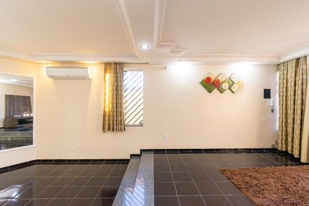 Casa à venda com 240m², 3 quartos e 6 vagasSala
